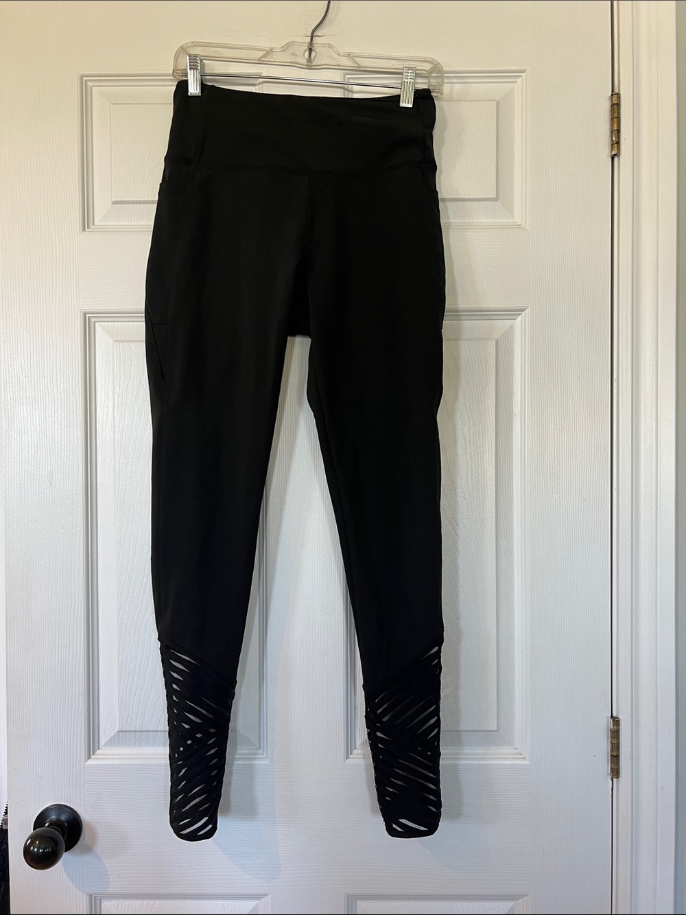 Black Women's High-Waist Leggings with Laser-Cut Hem